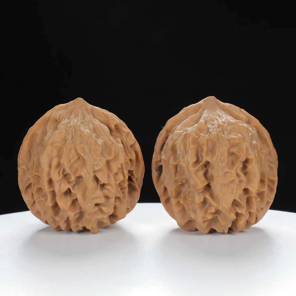 "Noble's Hat" Timeless entry level Wenwan Walnuts Pair | Size:40L*40W*40H | UPI:UR-00005