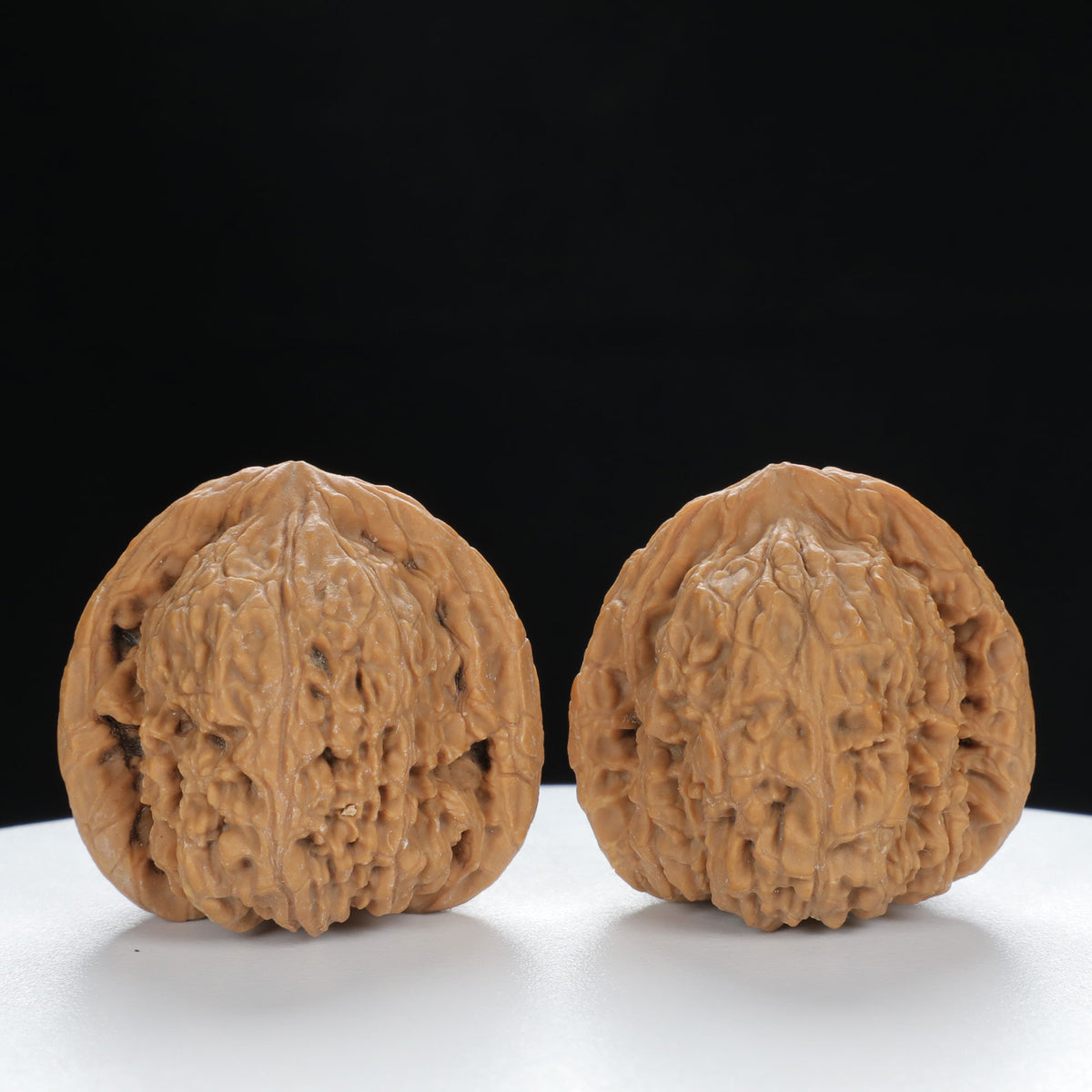 "Millstone" Classic Wenwan Walnuts Pair | Size:36L*35W*34H | UPI:UR-00003