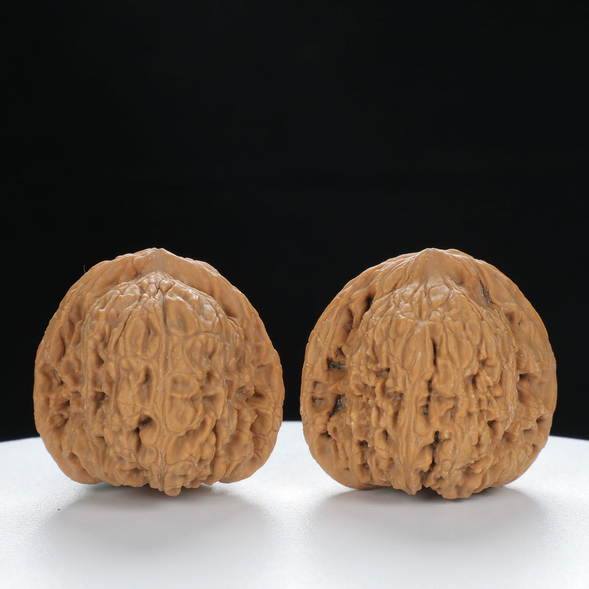 "Millstone" Classic Wenwan Walnuts Pair | Size:36L*35W*34H | UPI:UR-00003