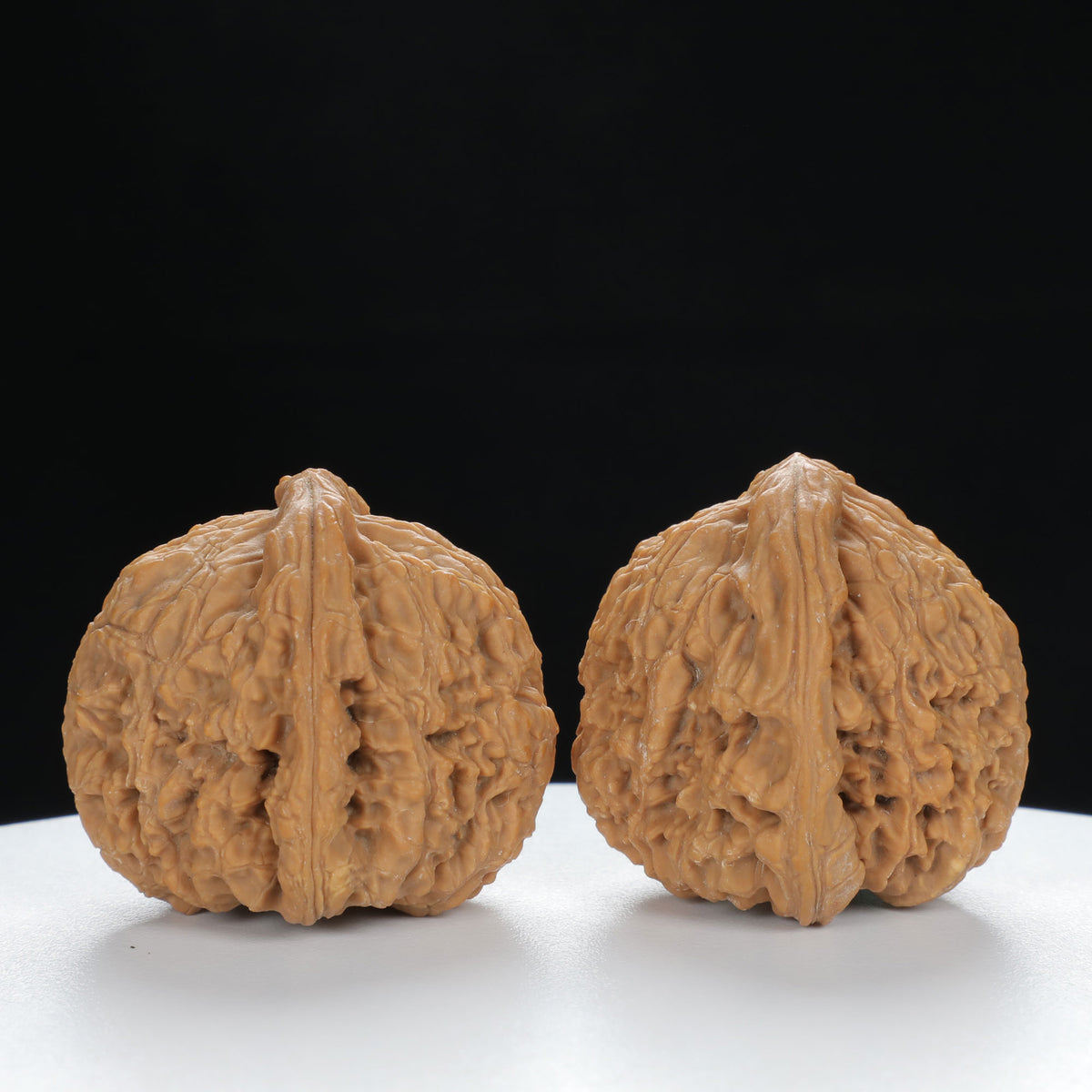 "Millstone" Classic Wenwan Walnuts Pair | Size:36L*35W*34H | UPI:UR-00003