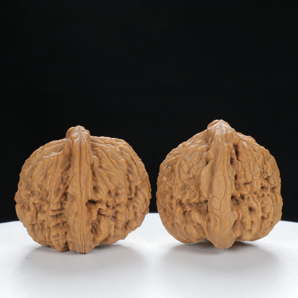 "Millstone" Classic Wenwan Walnuts Pair | Size:36L*35W*34H | UPI:UR-00003