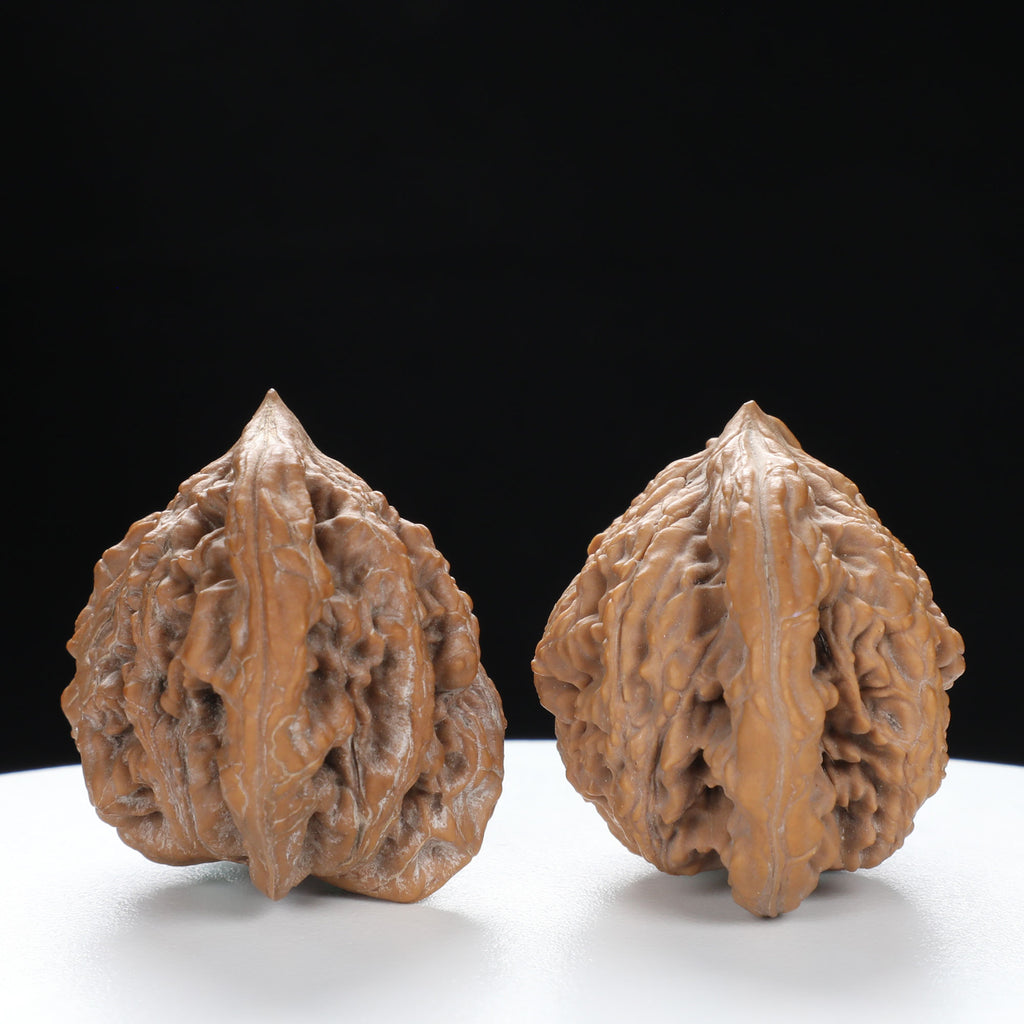 “Si Zuo Lou” Auspicious Bat-Shaped Sizhoulou Lion Head Wenwan Walnuts Pair | Size:44L*29W*33H | UPI:UR-00129