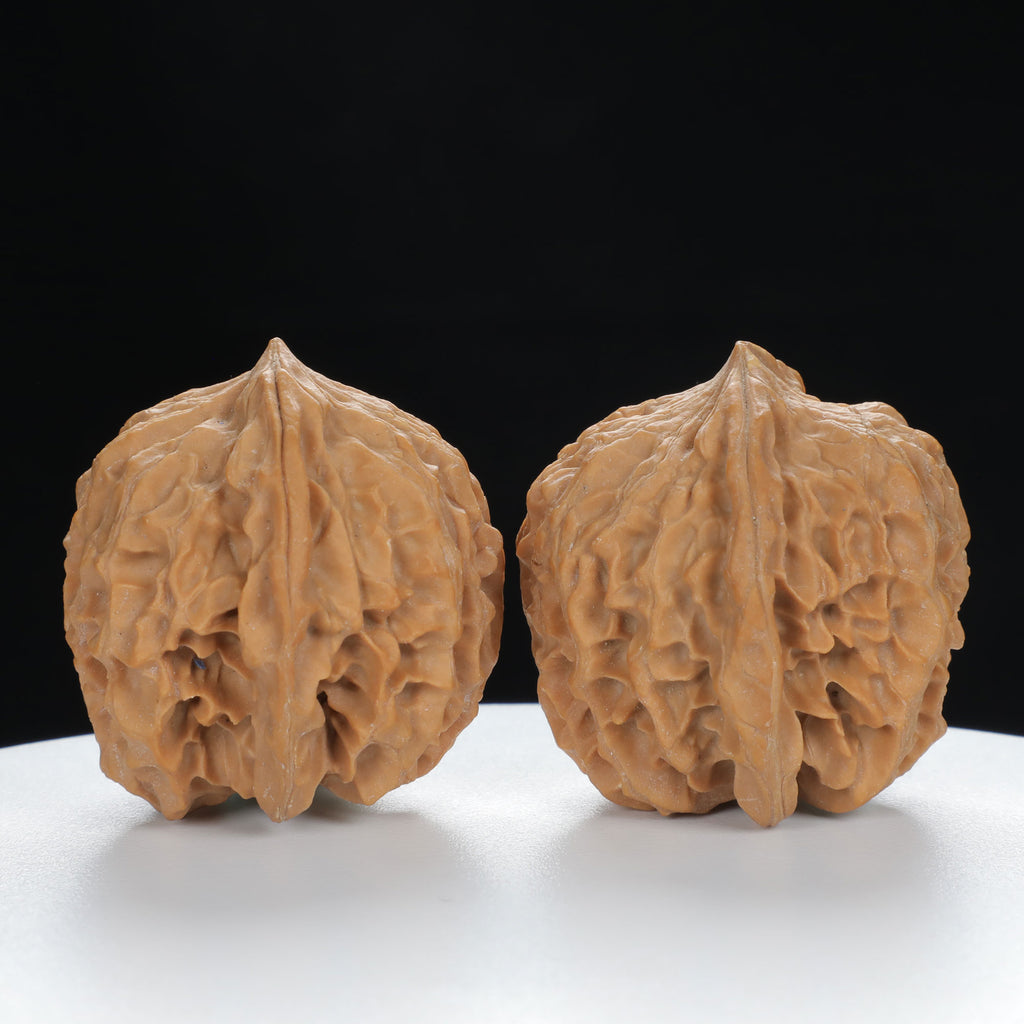 "Noble's Hat" Timeless entry level Wenwan Walnuts Pair | Size:40L*40W*40H | UPI:UR-00005