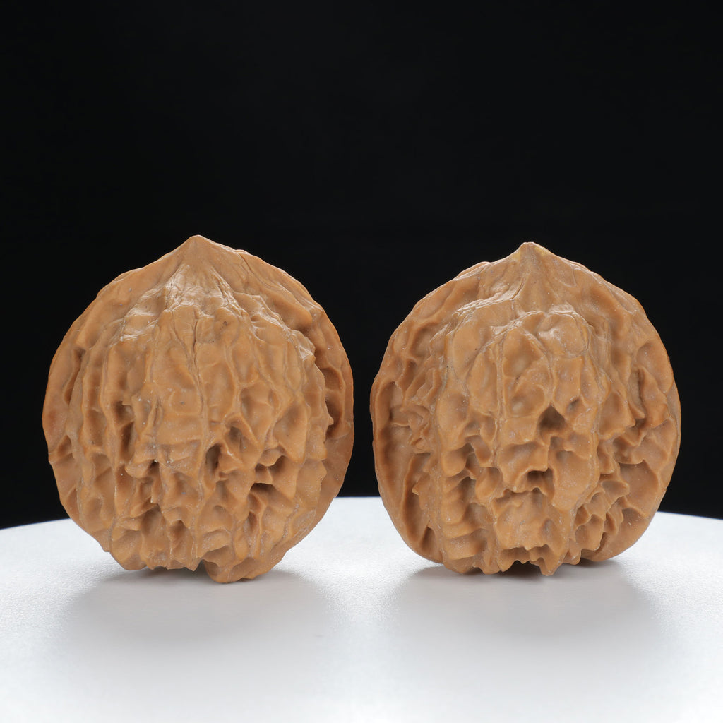 "Noble's Hat" Timeless entry level Wenwan Walnuts Pair | Size:40L*40W*40H | UPI:UR-00005