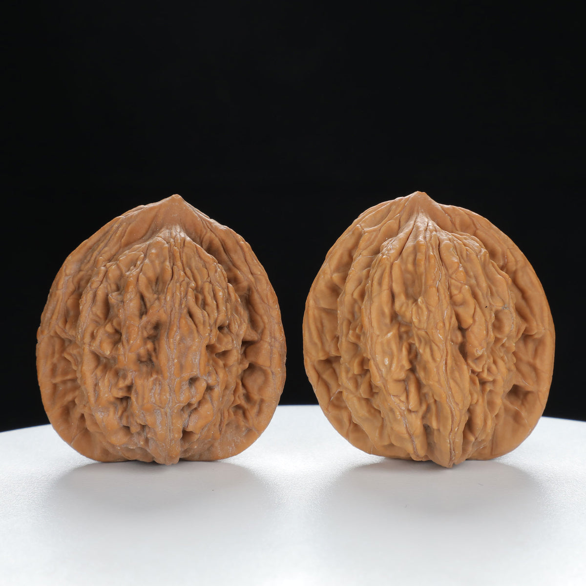 "Wheat Ear Tiger" Traditional entry level Wenwan Walnuts Pair | Size:38L*36W*40H | UPI:UR-00007