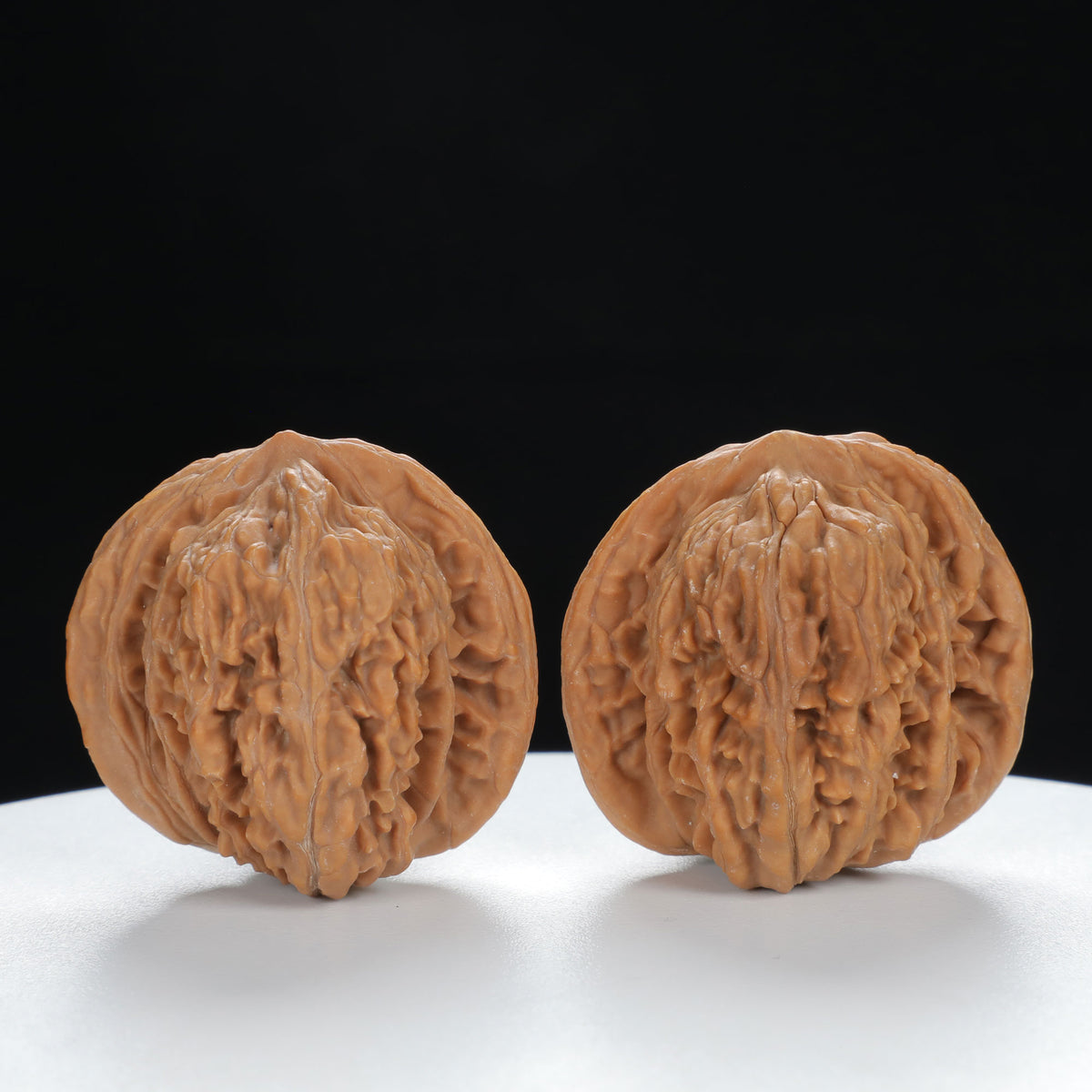"Si Zuo Lou" Heritage entry level Wenwan Walnuts Pair | Size:39L*38W*37H | UPI:UR-00009