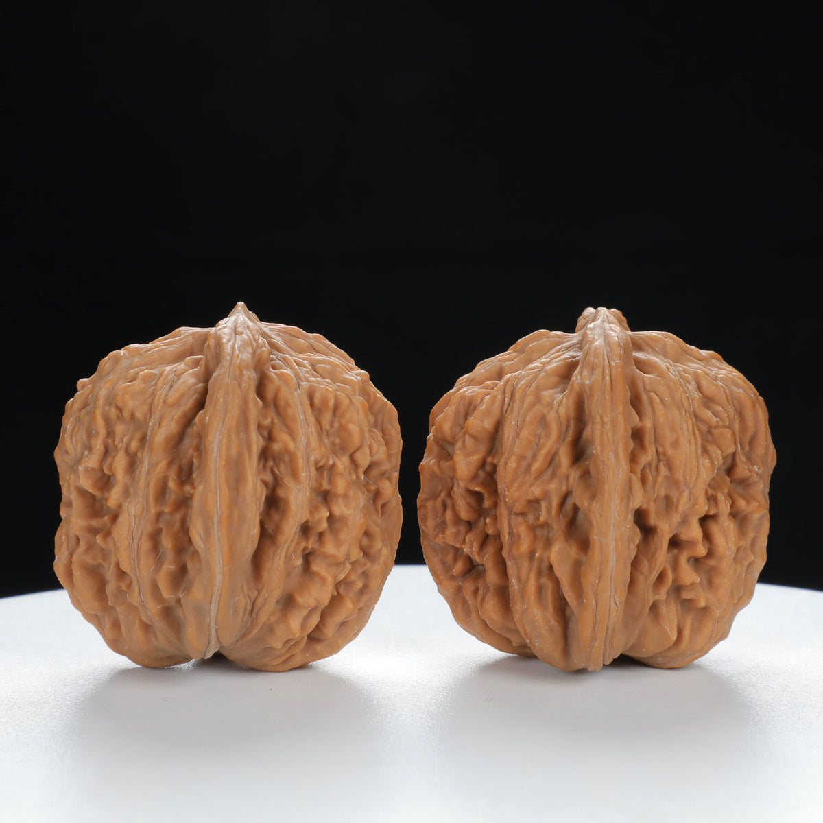 "Si Zuo Lou" Heritage entry level Wenwan Walnuts Pair | Size:39L*38W*37H | UPI:UR-00009