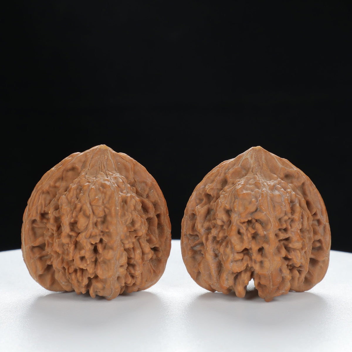 "Starry Sky" Distinctive entry level Wenwan Walnuts Pair | Size:36L*34W*35H | UPI:UR-00011