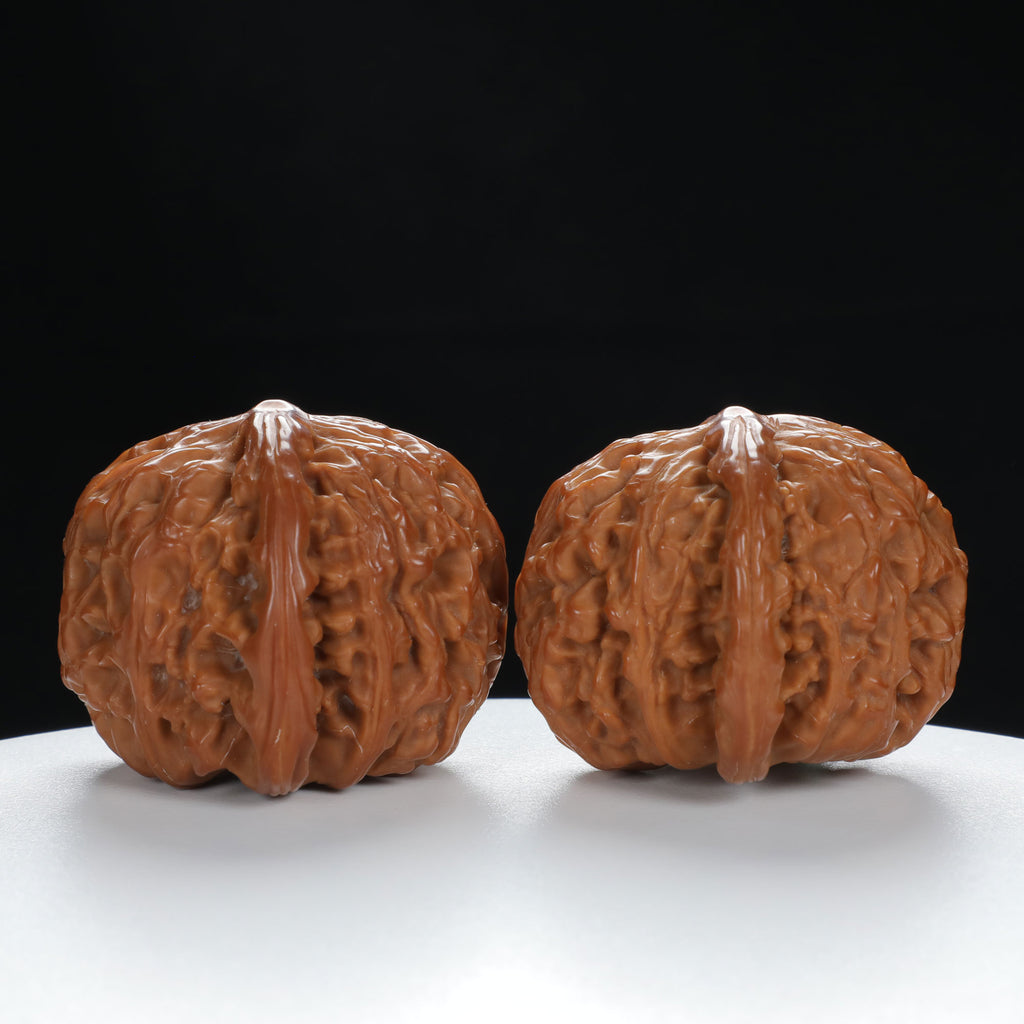 "White Lion's Head" Refined entry level Wenwan Walnuts Pair | Size:41L*43W*34H | UPI:UR-00012