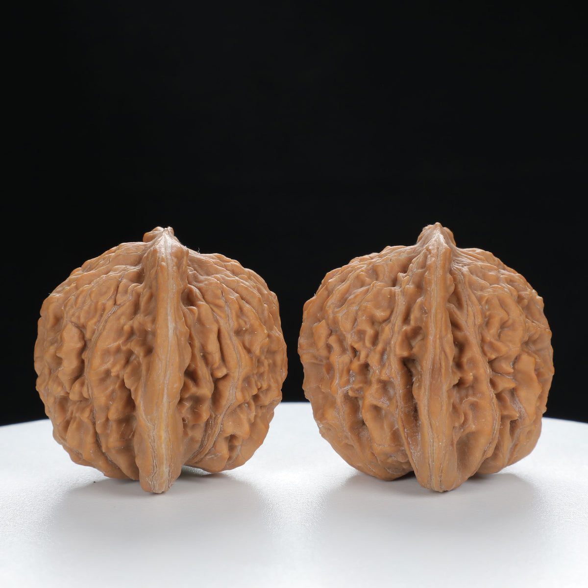 "Si Zuo Lou" Original entry level Wenwan Walnuts Pair | Size:44L*39W*38H | UPI:UR-00014