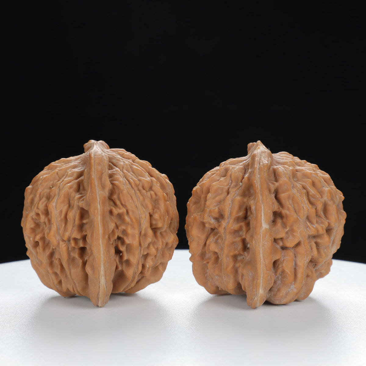 "Si Zuo Lou" Original entry level Wenwan Walnuts Pair | Size:44L*39W*38H | UPI:UR-00014