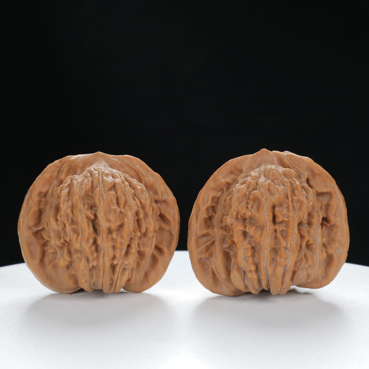 "Si Zuo Lou" Original entry level Wenwan Walnuts Pair | Size:44L*39W*38H | UPI:UR-00014