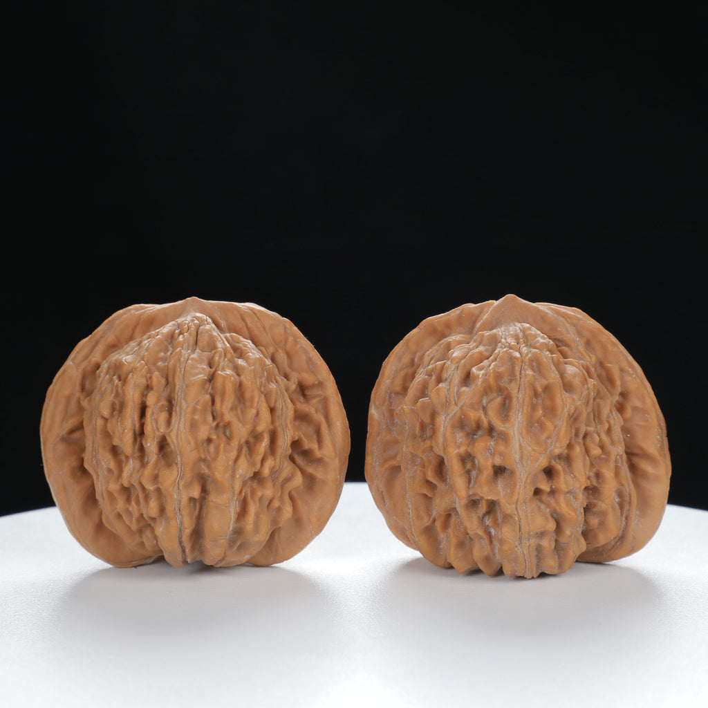 "Si Zuo Lou" Original entry level Wenwan Walnuts Pair | Size:44L*39W*38H | UPI:UR-00014