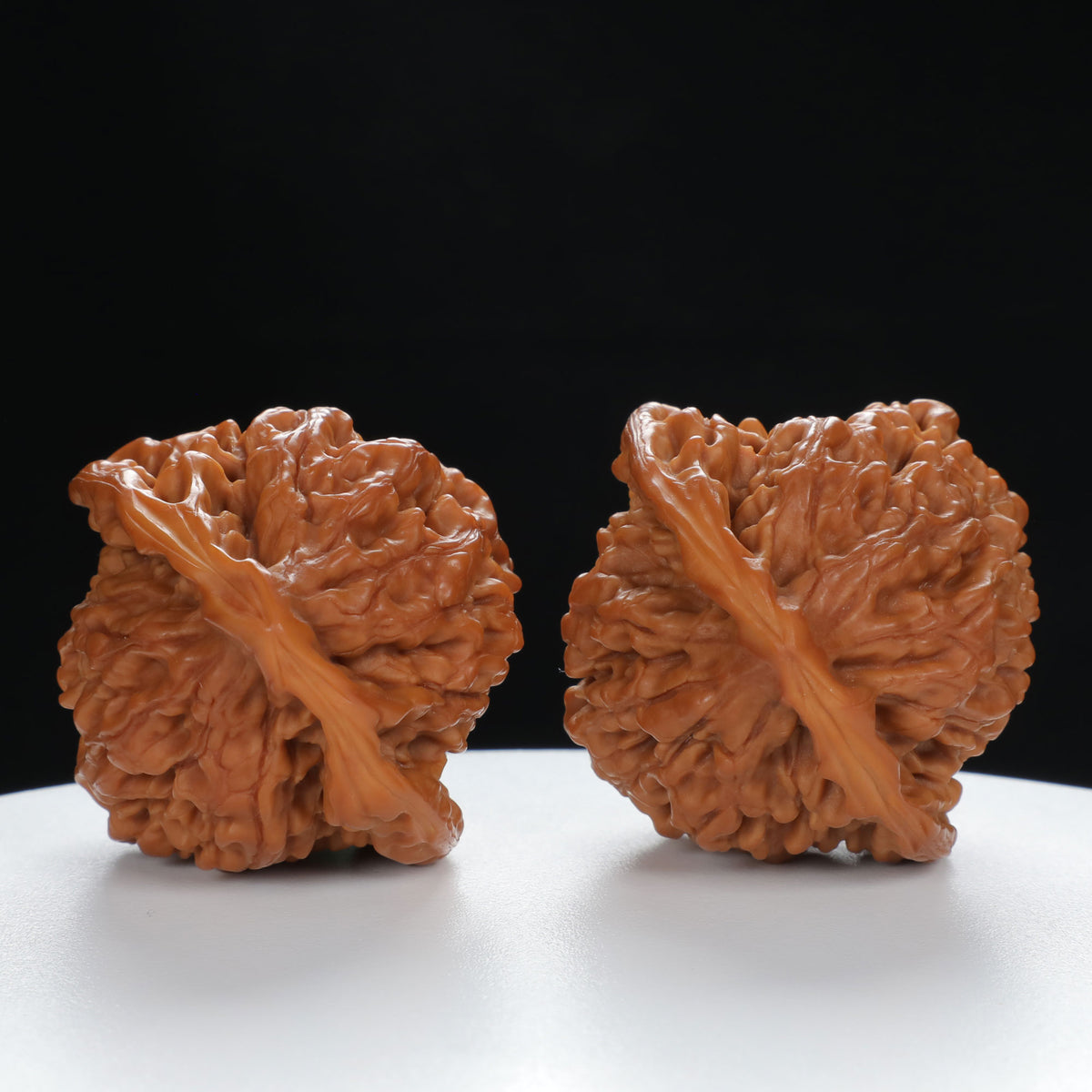 "Large Mandarin Hat" Artisan entry level Wenwan Walnuts Pair | Size:44L*42W*46H | UPI:UR-00018