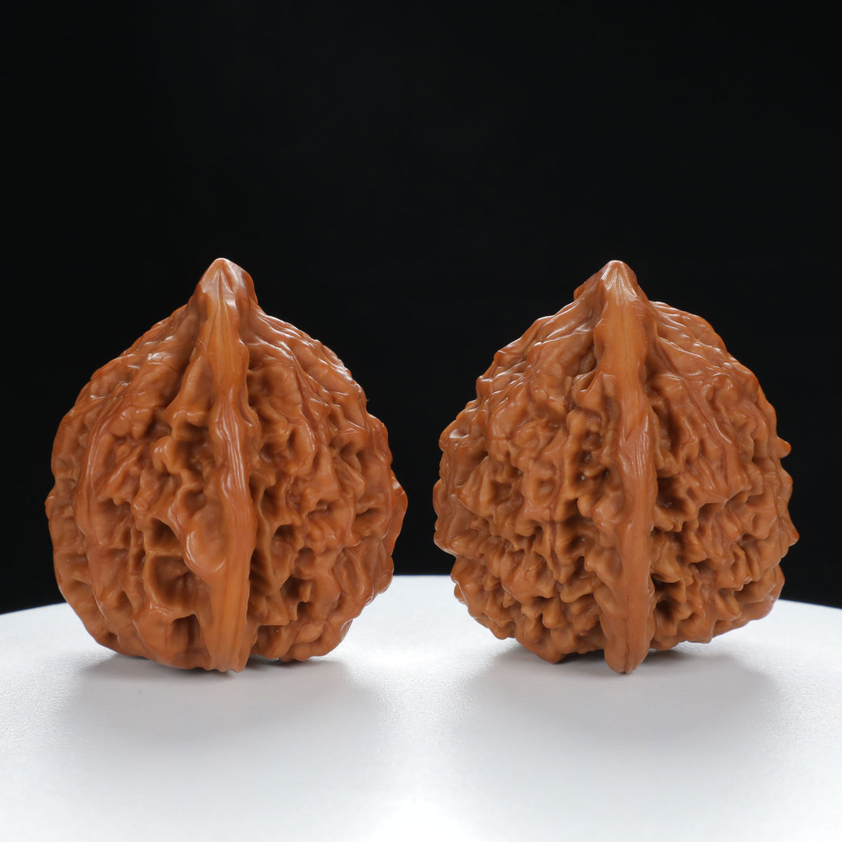 "Large Mandarin Hat" Artisan entry level Wenwan Walnuts Pair | Size:44L*42W*46H | UPI:UR-00018