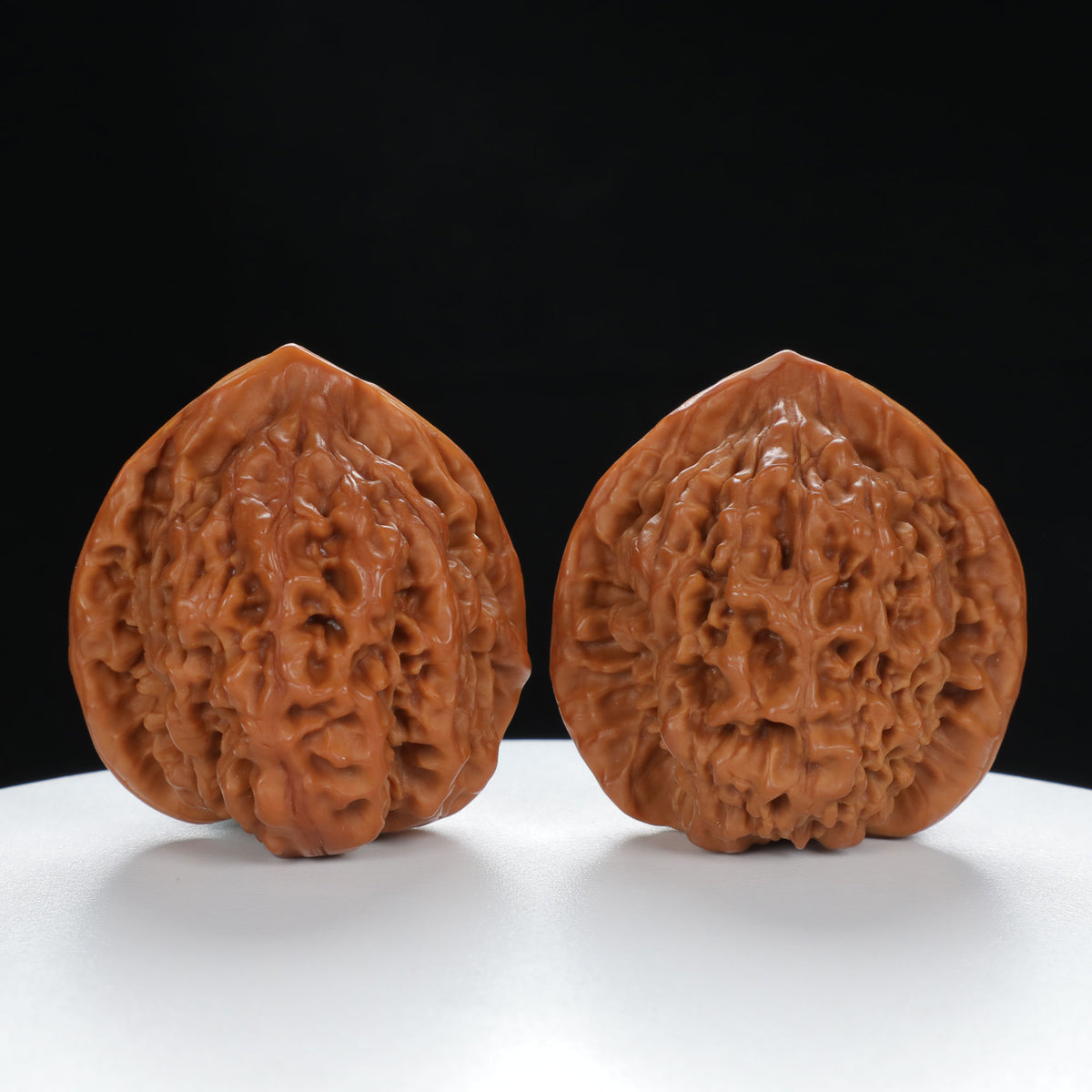 "Large Mandarin Hat" Artisan entry level Wenwan Walnuts Pair | Size:44L*42W*46H | UPI:UR-00018