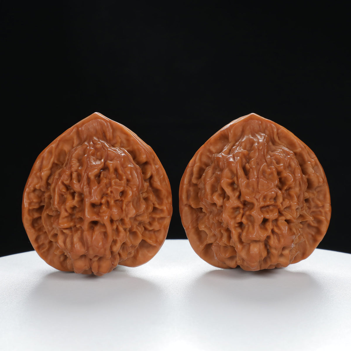 "Large Mandarin Hat" Artisan entry level Wenwan Walnuts Pair | Size:44L*42W*46H | UPI:UR-00018