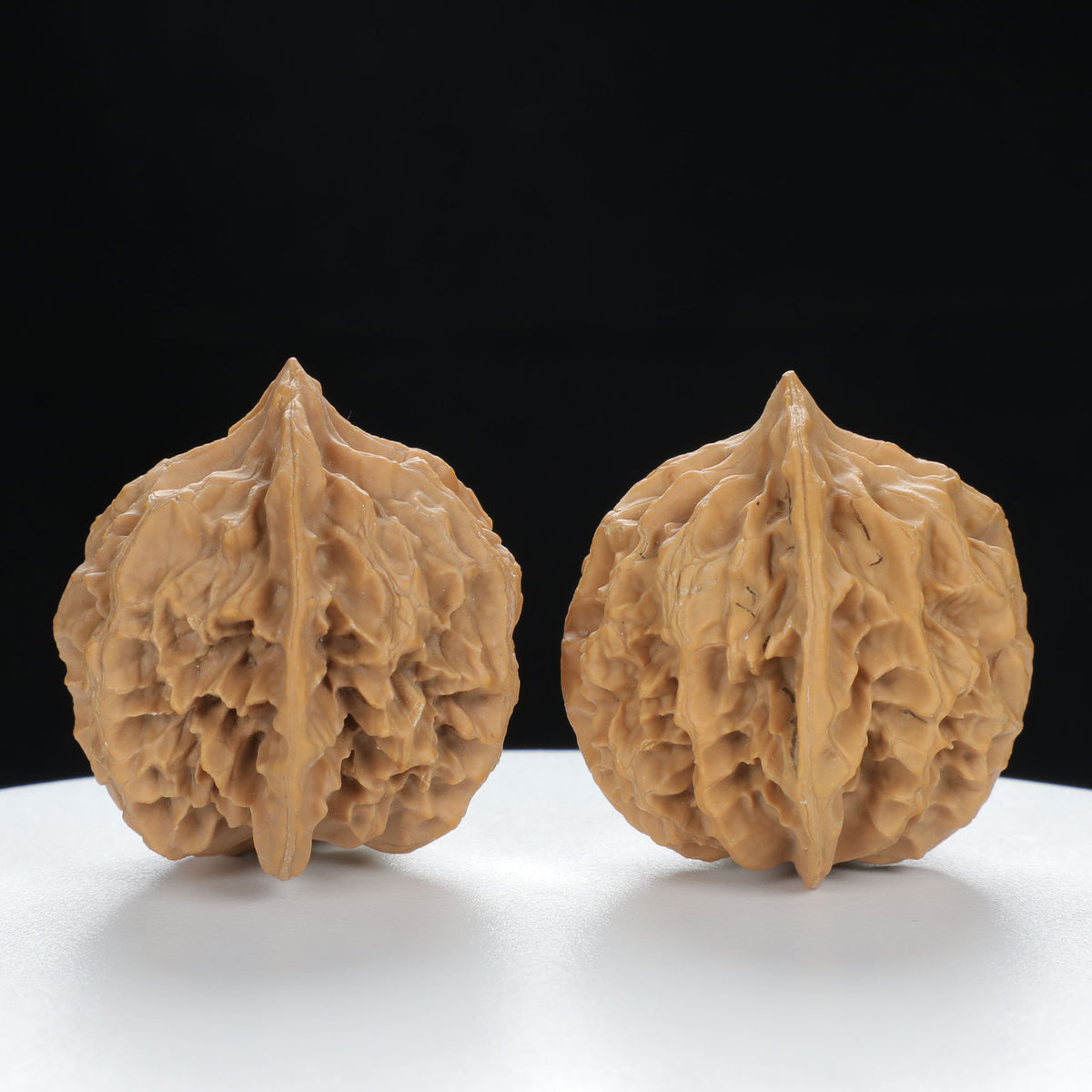 "Large Mandarin Hat" Vintage-style entry level Wenwan Walnuts Pair | Size:38L*38W*40H | UPI:UR-00020