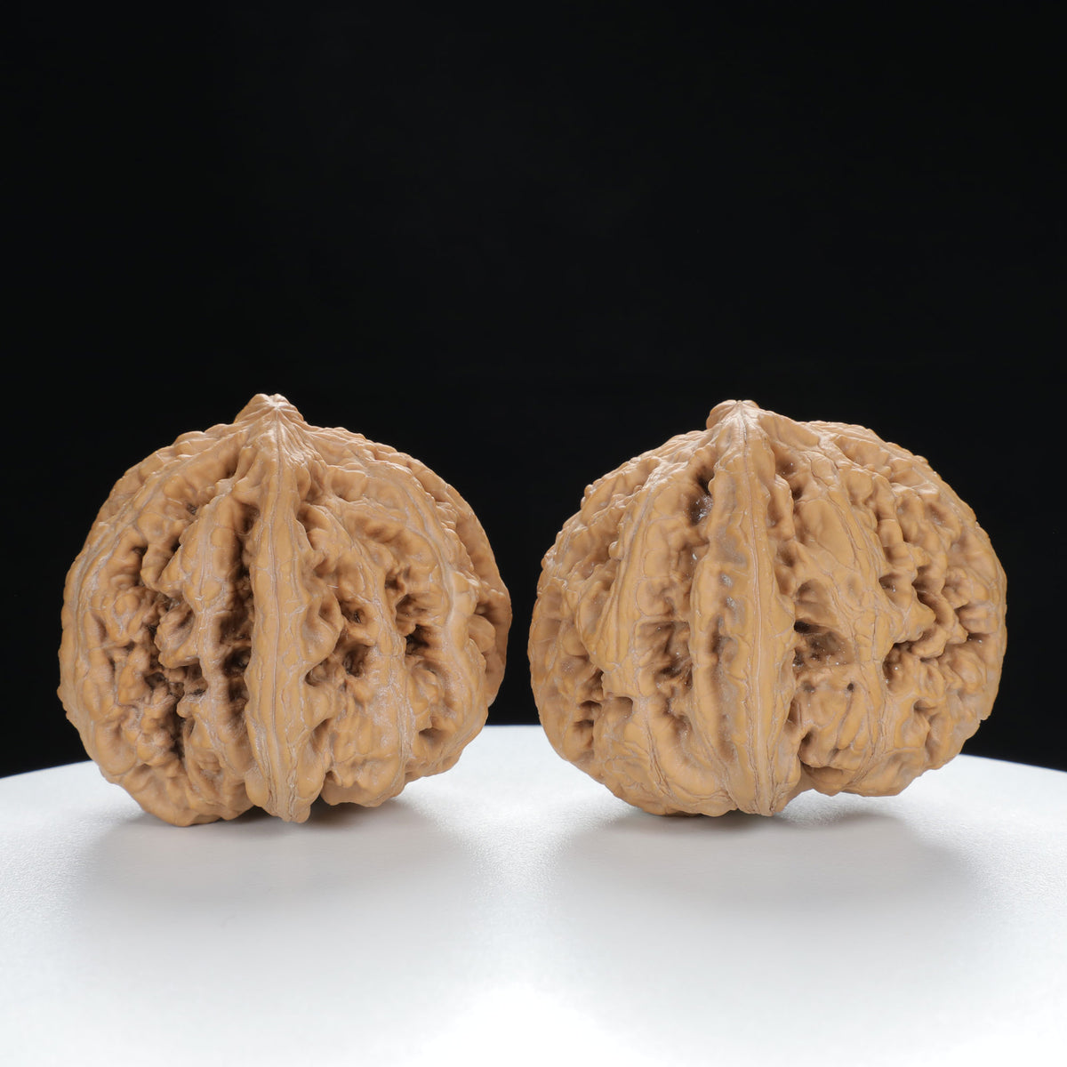 "Si Zuo Lou" Essential entry level Wenwan Walnuts Pair | Size:42L*46W*41H | UPI:UR-00025