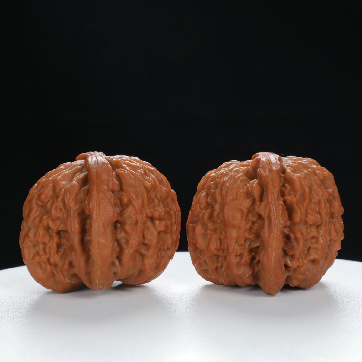 "Lion's Head" Traditional entry level Wenwan Walnuts Pair | Size:41L*40W*34H | UPI:UR-00026
