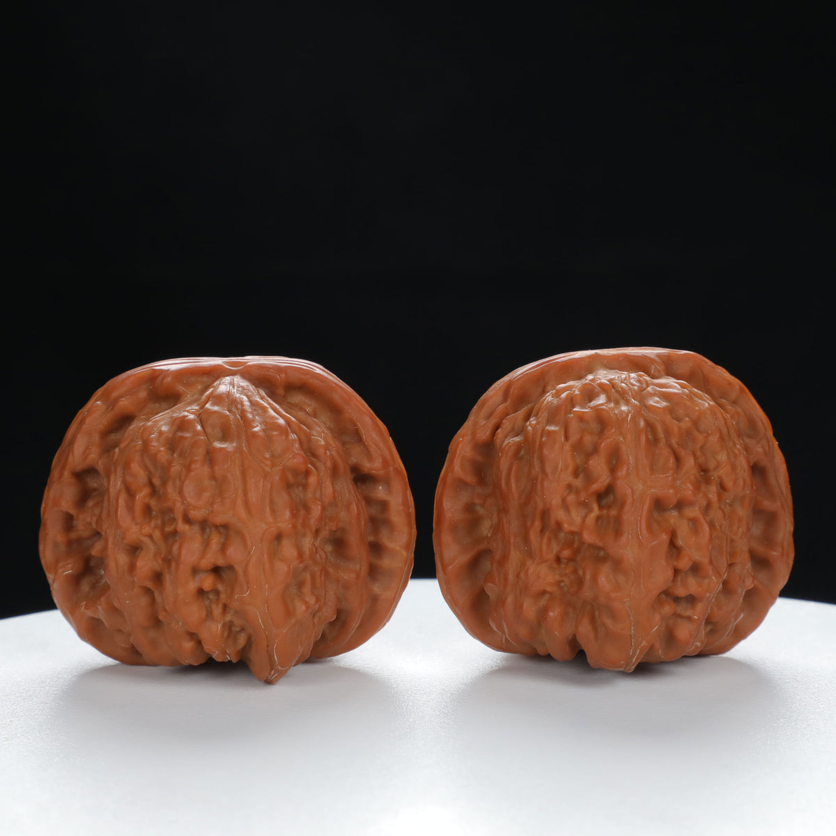 "Lion's Head" Traditional entry level Wenwan Walnuts Pair | Size:41L*40W*34H | UPI:UR-00026