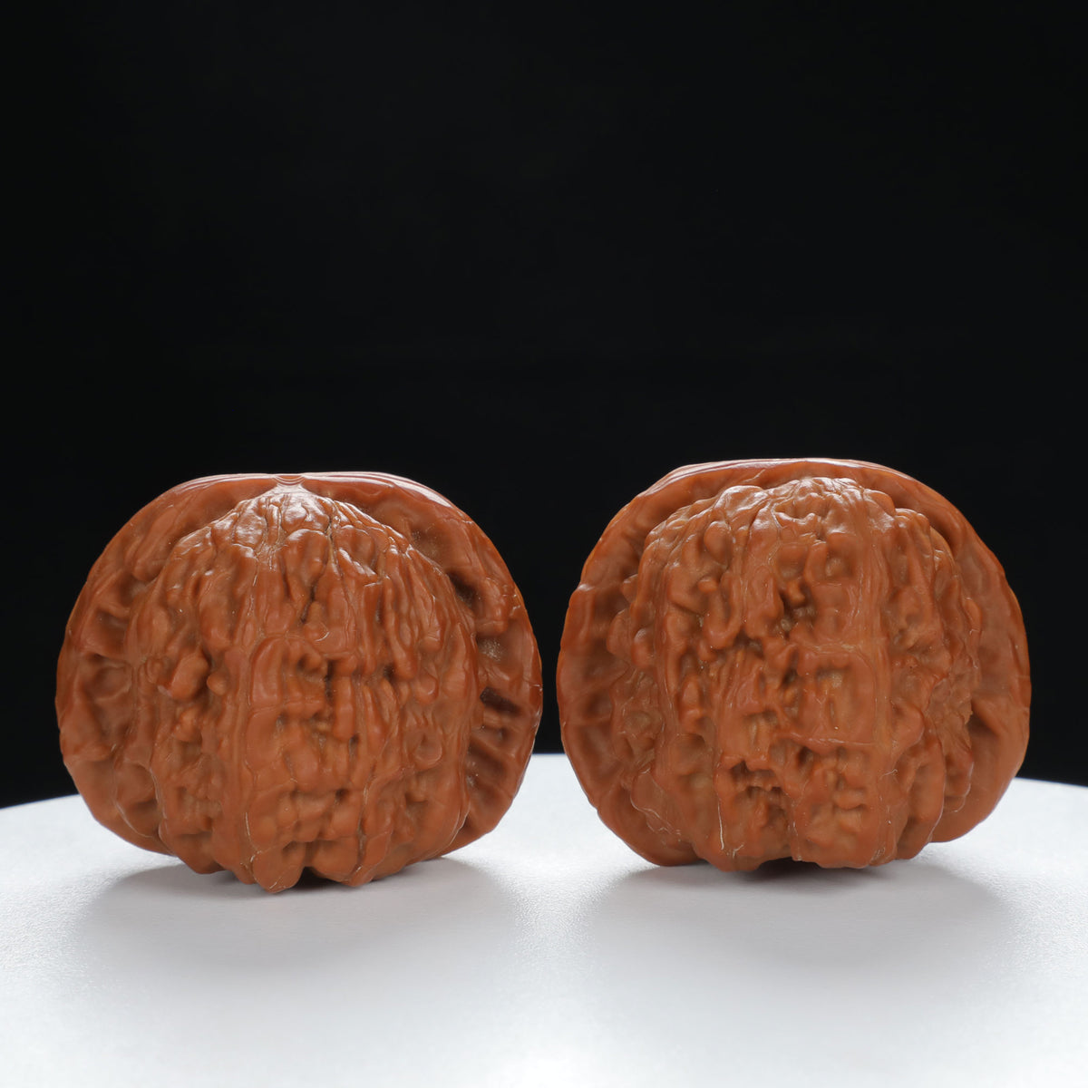 "Lion's Head" Traditional entry level Wenwan Walnuts Pair | Size:41L*40W*34H | UPI:UR-00026