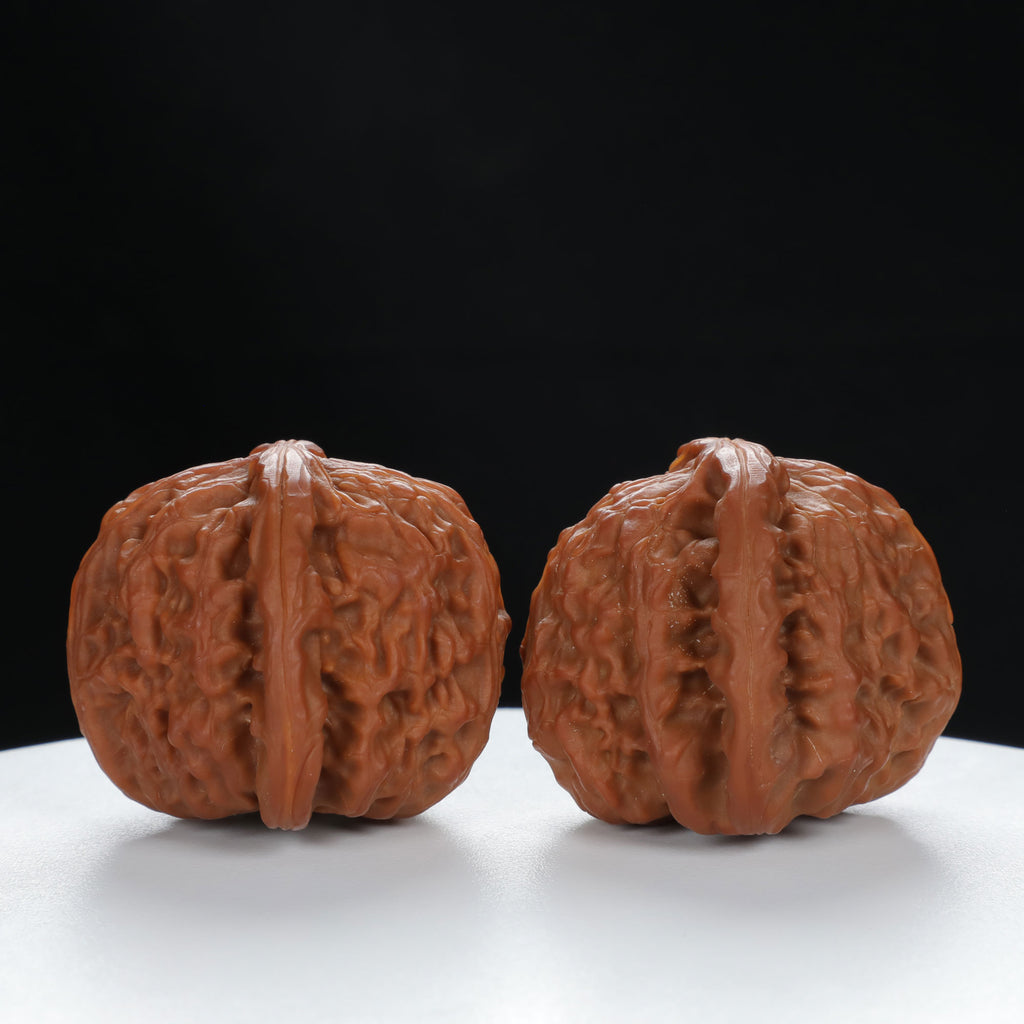 "White Lion's Head" Distinctive entry level Wenwan Walnuts Pair | Size:44L*41W*35H | UPI:UR-00029