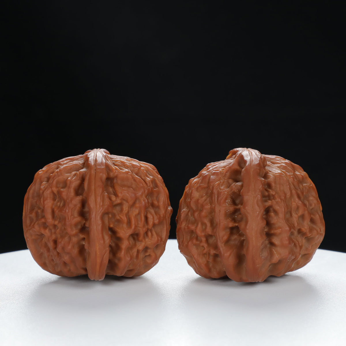 "White Lion's Head" Distinctive entry level Wenwan Walnuts Pair | Size:44L*41W*35H | UPI:UR-00029