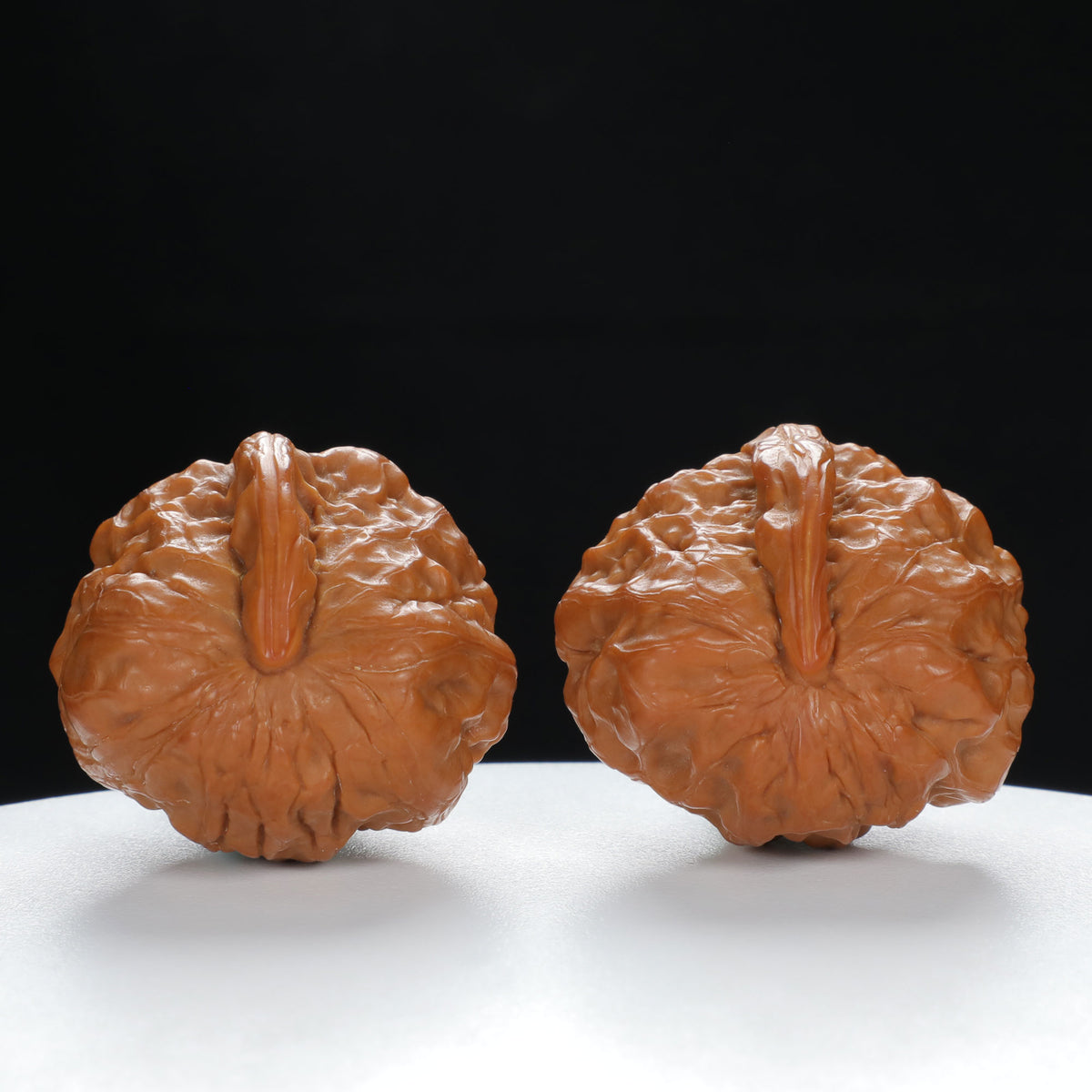 "Single Ridge" Refined entry level Wenwan Walnuts Pair | Size:36L*38W*28H | UPI:UR-00030