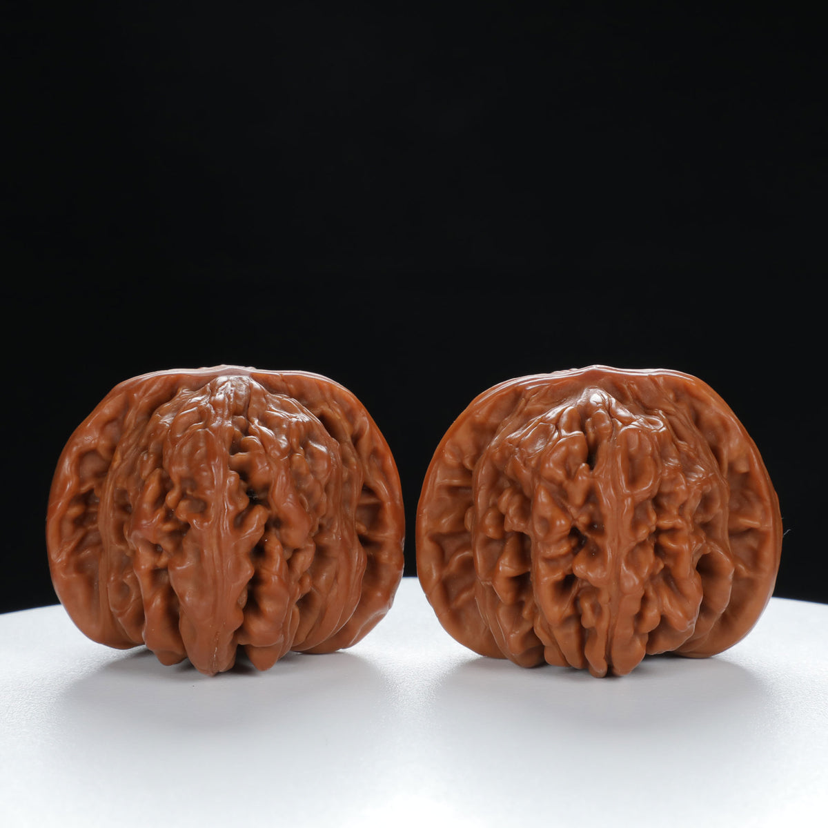 "Si Zuo Lou" Handpicked entry level Wenwan Walnuts Pair | Size:40L*40W*32H | UPI:UR-00034