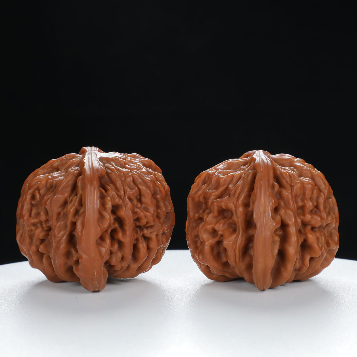 "Si Zuo Lou" Handpicked entry level Wenwan Walnuts Pair | Size:40L*40W*32H | UPI:UR-00034