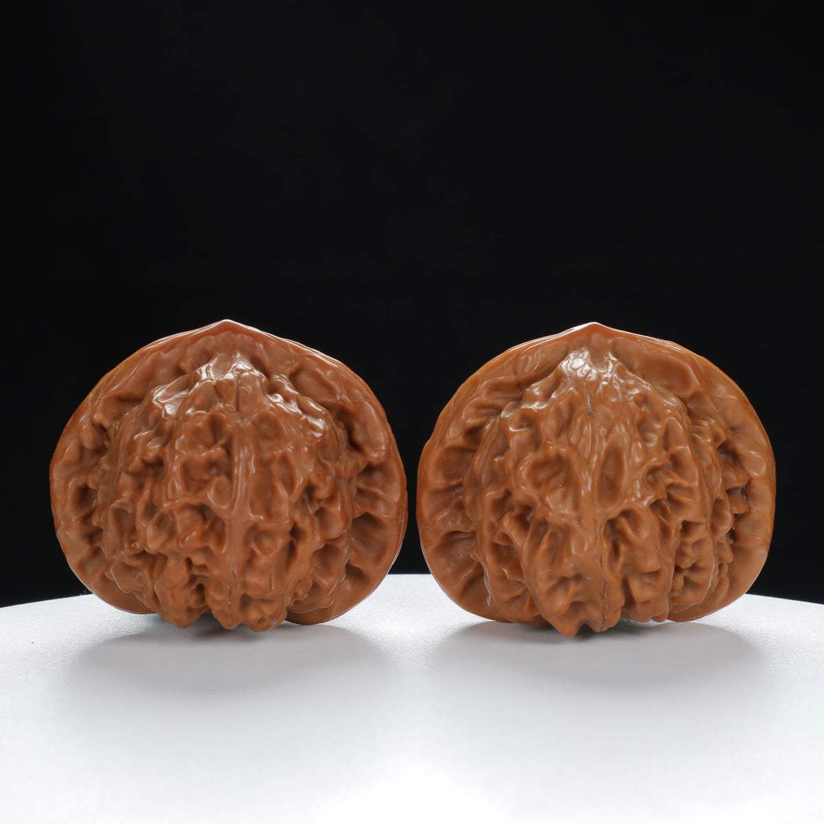"Palace Lantern" Premium entry level Wenwan Walnuts Pair | Size:42L*38W*35H | UPI:UR-00037