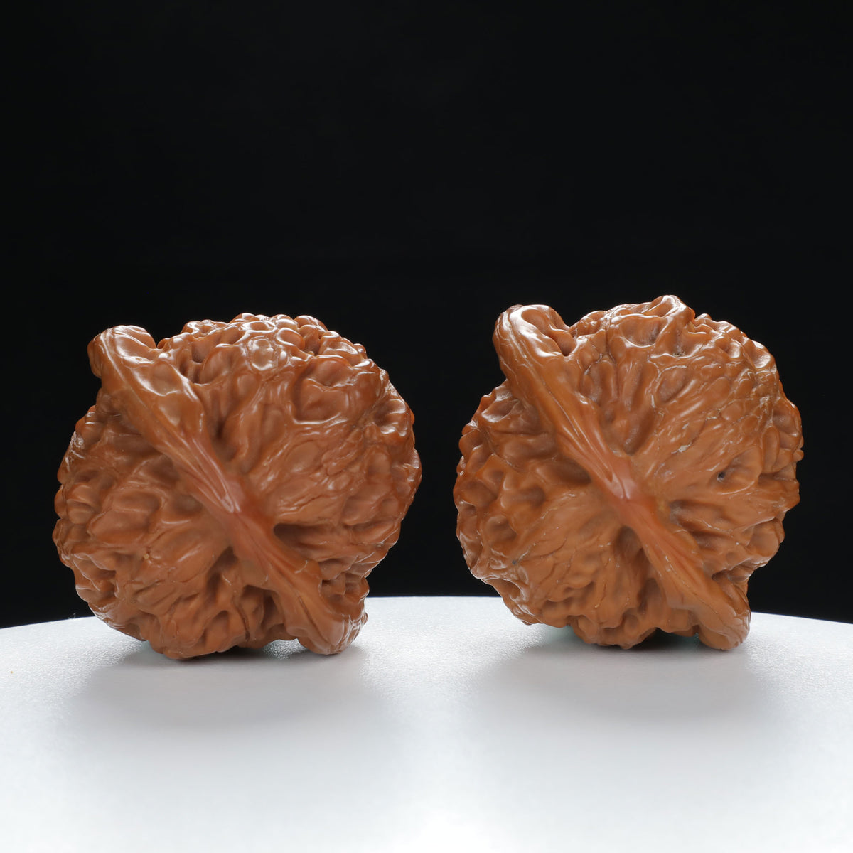 "Palace Lantern" Premium entry level Wenwan Walnuts Pair | Size:42L*38W*35H | UPI:UR-00037