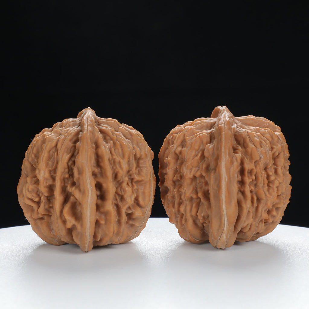 "Si Zuo Lou" Collector's entry level Wenwan Walnuts Pair | Size:41L*37W*37H | UPI:UR-00039