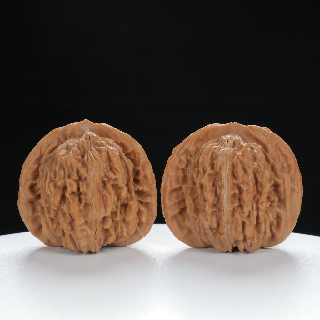 "Si Zuo Lou" Collector's entry level Wenwan Walnuts Pair | Size:41L*37W*37H | UPI:UR-00039