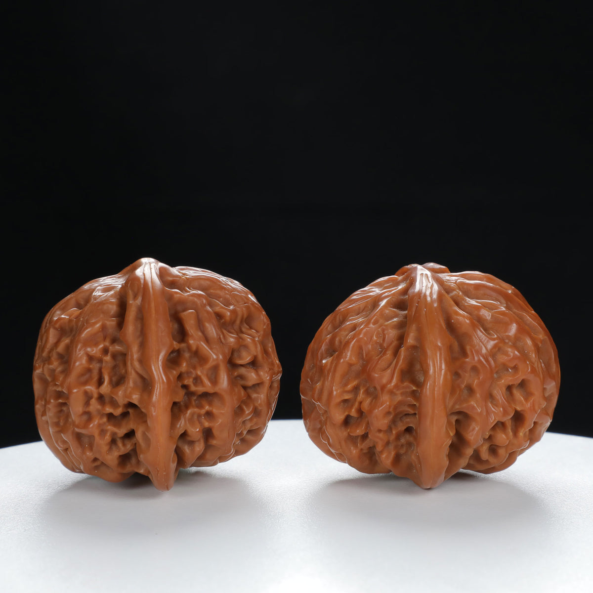 "Palace Lantern" Essential entry level Wenwan Walnuts Pair | Size:43L*40W*35H | UPI:UR-00046