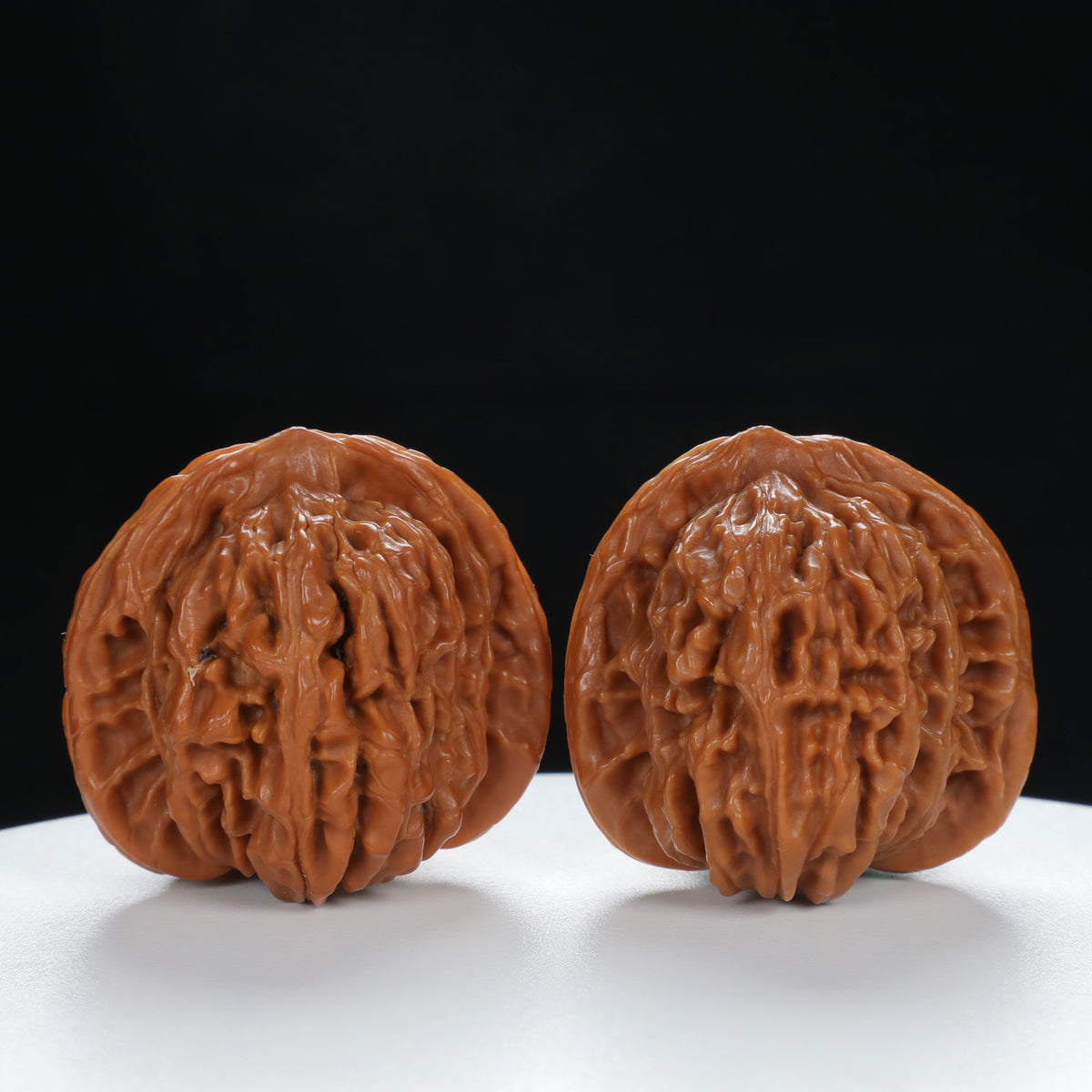 "Si Zuo Lou" Traditional entry level Wenwan Walnuts Pair | Size:41L*40W*40H | UPI:UR-00047
