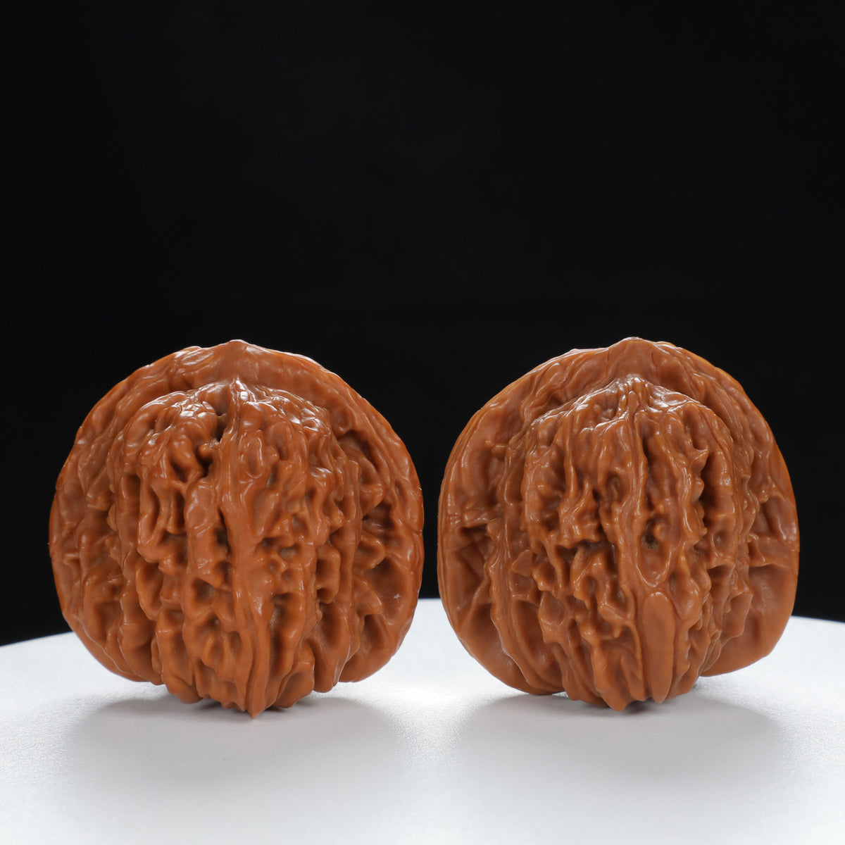 "Si Zuo Lou" Traditional entry level Wenwan Walnuts Pair | Size:41L*40W*40H | UPI:UR-00047