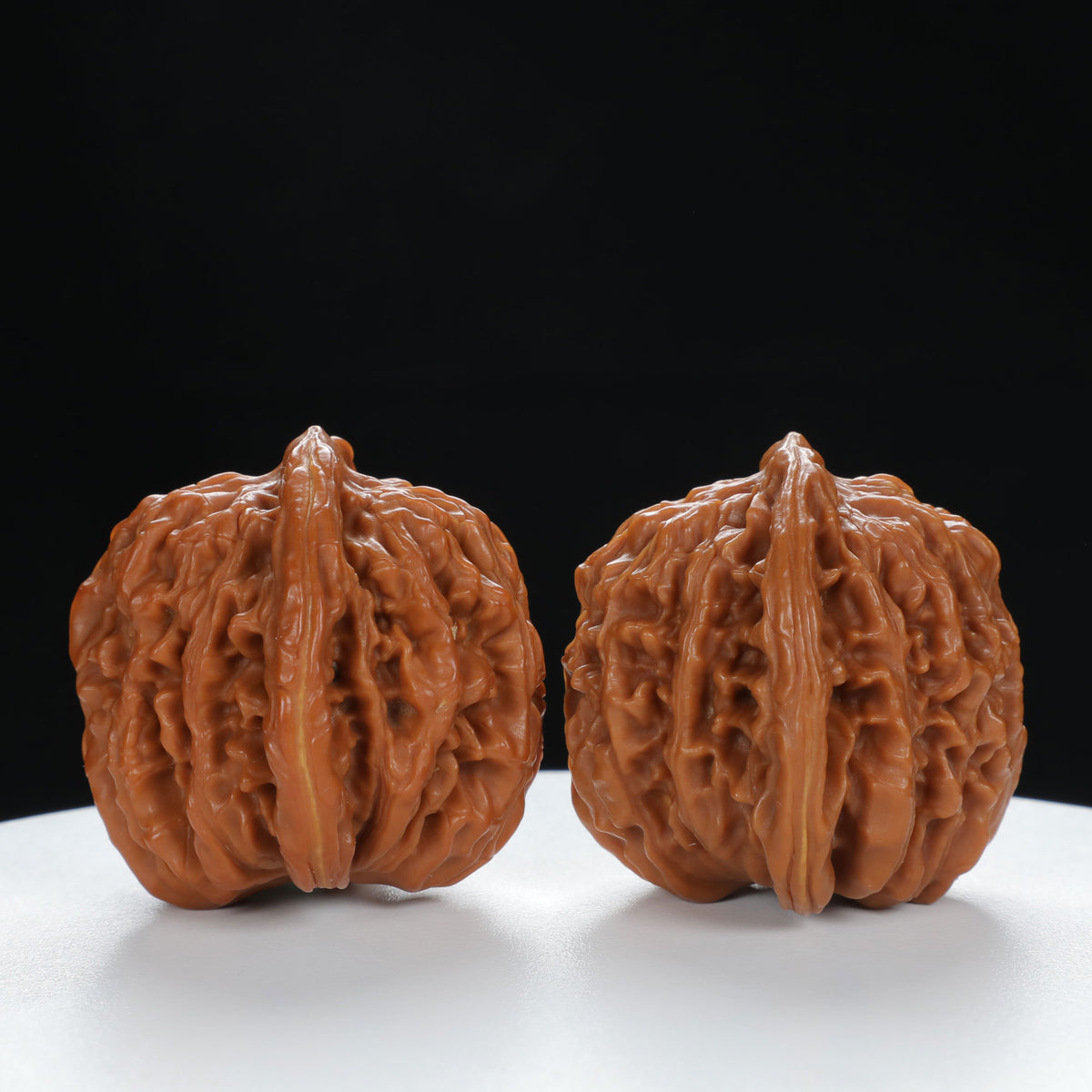 "Si Zuo Lou" Traditional entry level Wenwan Walnuts Pair | Size:41L*40W*40H | UPI:UR-00047