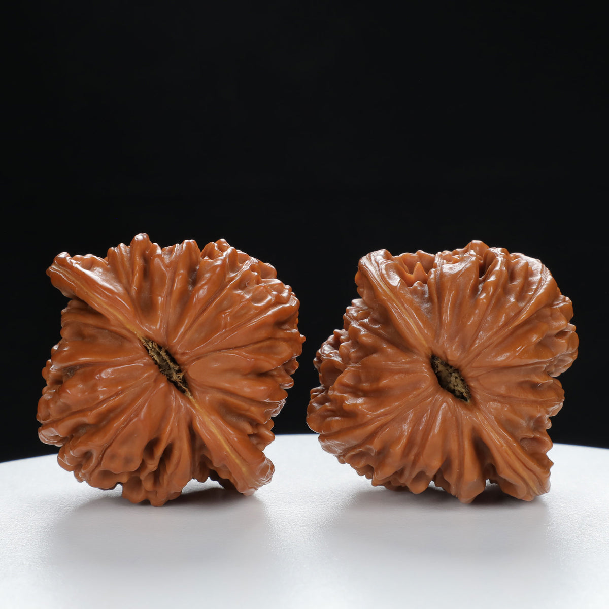 "Si Zuo Lou" Traditional entry level Wenwan Walnuts Pair | Size:41L*40W*40H | UPI:UR-00047