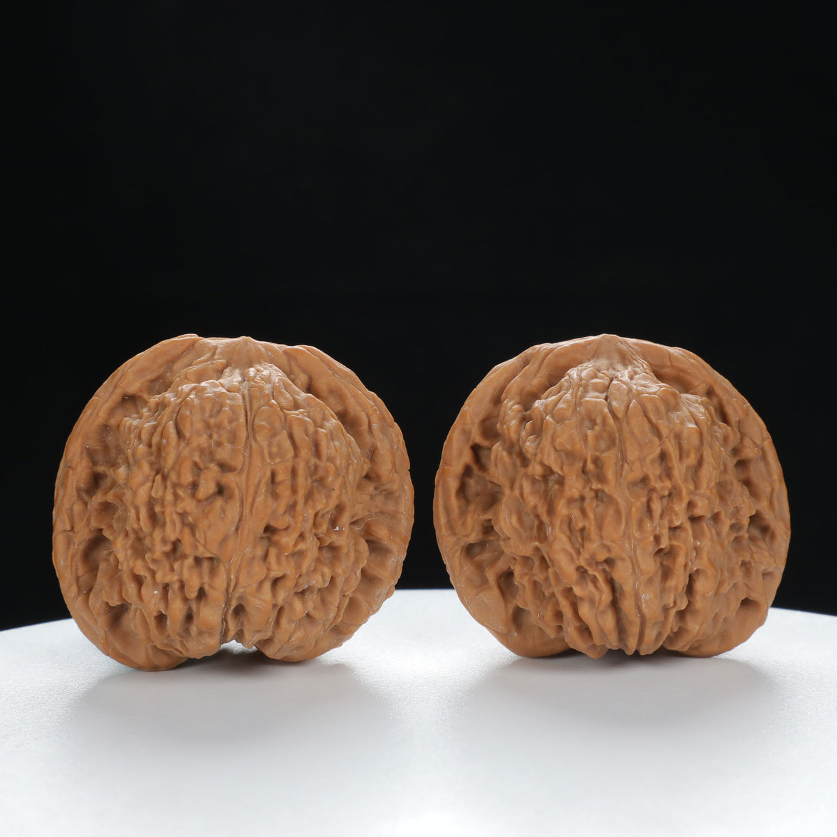 "Nanjiang Stone" Refined entry level Wenwan Walnuts Pair | Size:41L*39W*37H | UPI:UR-00051