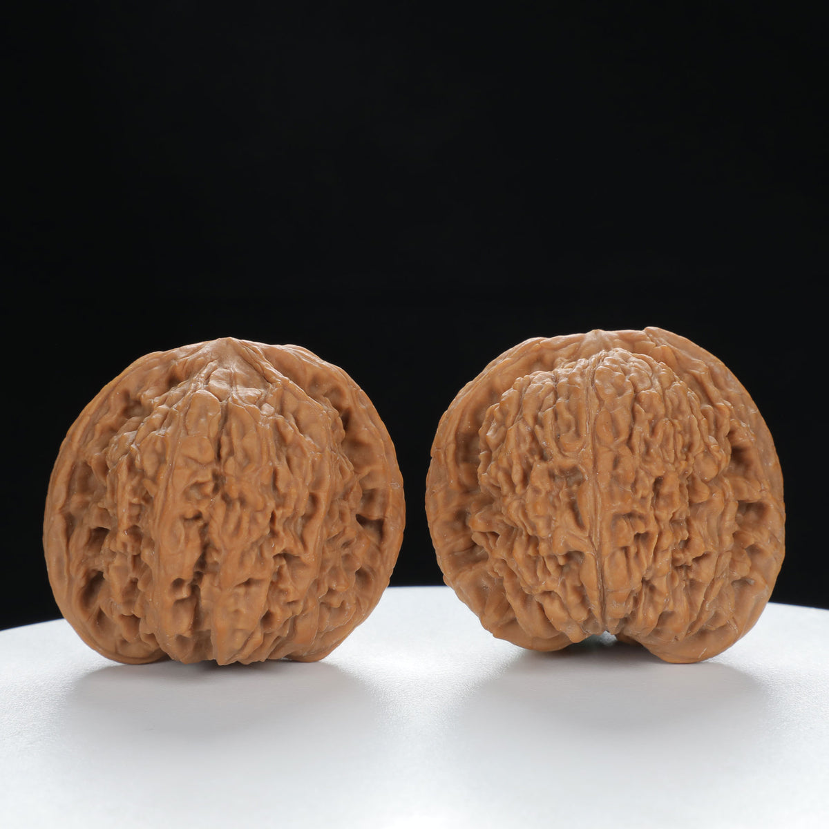 "Nanjiang Stone" Refined entry level Wenwan Walnuts Pair | Size:41L*39W*37H | UPI:UR-00051
