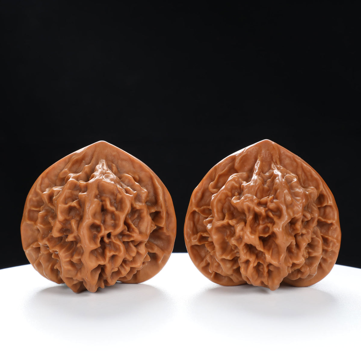 “Qilin Scale Pattern” Imperial Collection Qilin Guanmao Walnuts Pair | Size:45L*45W*43H | UPI:UR-00055