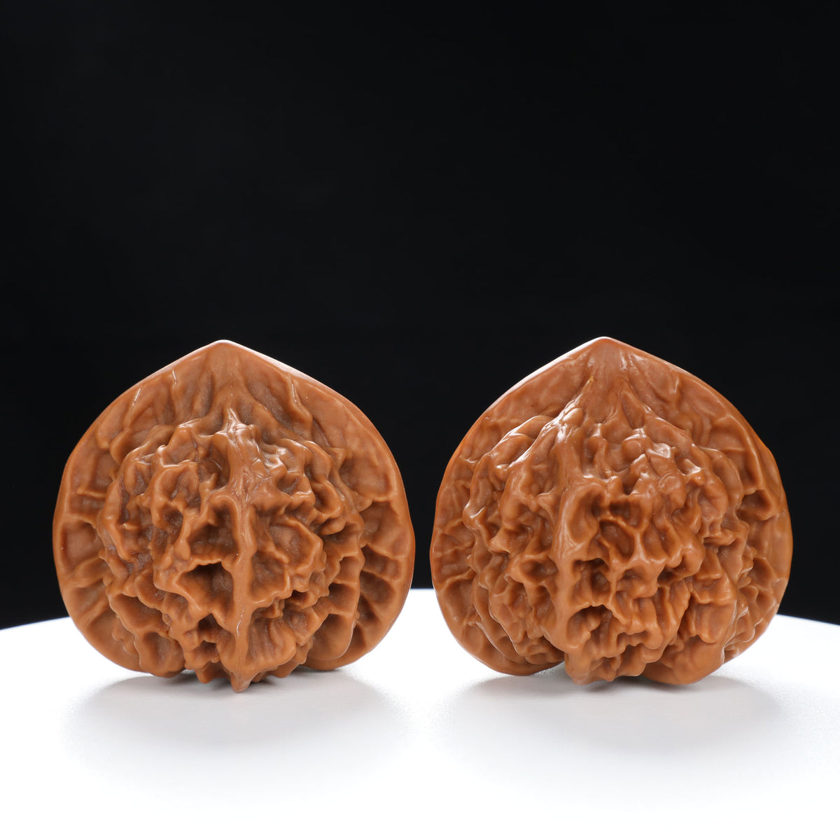 “Qilin Scale Pattern” Imperial Collection Qilin Guanmao Walnuts Pair | Size:45L*45W*43H | UPI:UR-00055