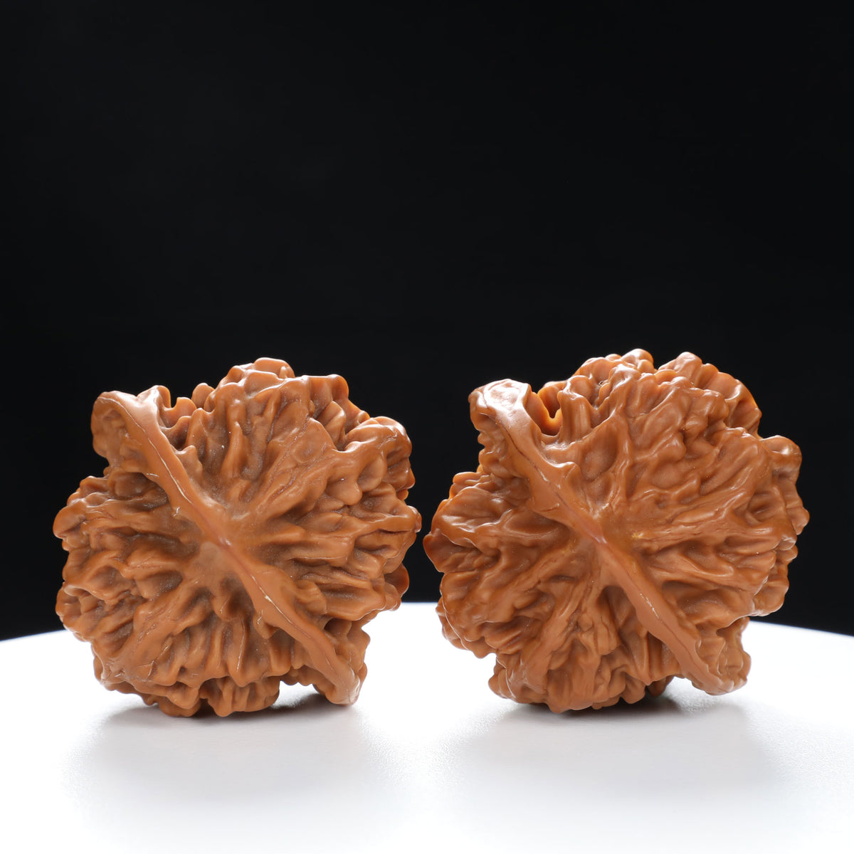 “Qilin Scale Pattern” Imperial Collection Qilin Guanmao Walnuts Pair | Size:45L*45W*43H | UPI:UR-00055