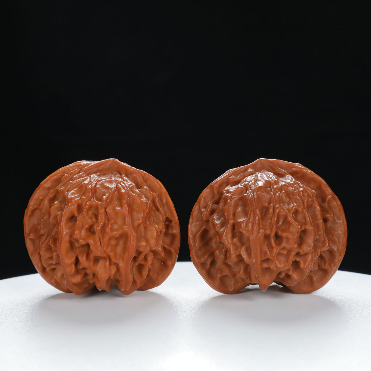 "Noble's Hat" Authentic entry level Wenwan Walnuts Pair | Size:43L*40W*37H | UPI:UR-00056
