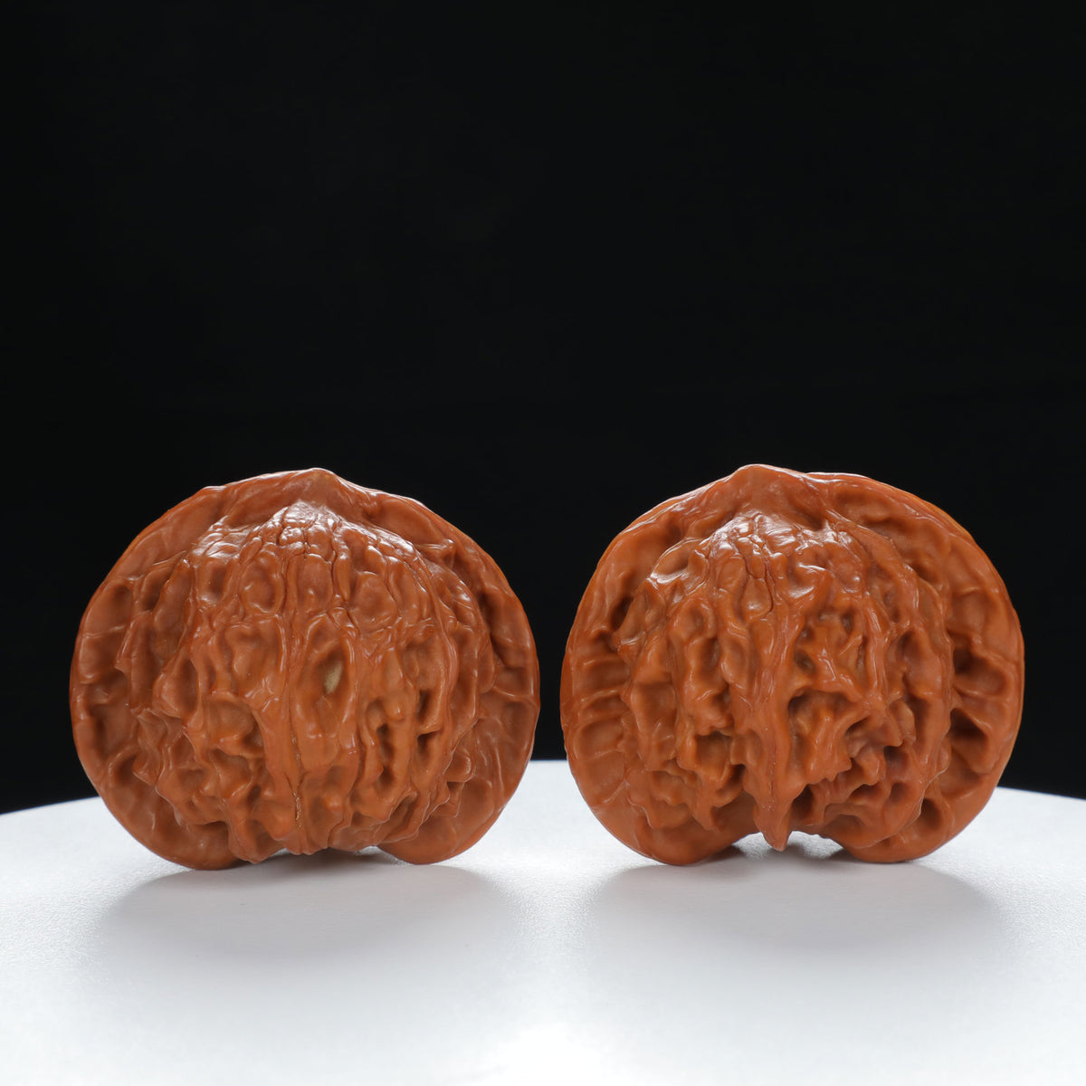 "Noble's Hat" Authentic entry level Wenwan Walnuts Pair | Size:43L*40W*37H | UPI:UR-00056