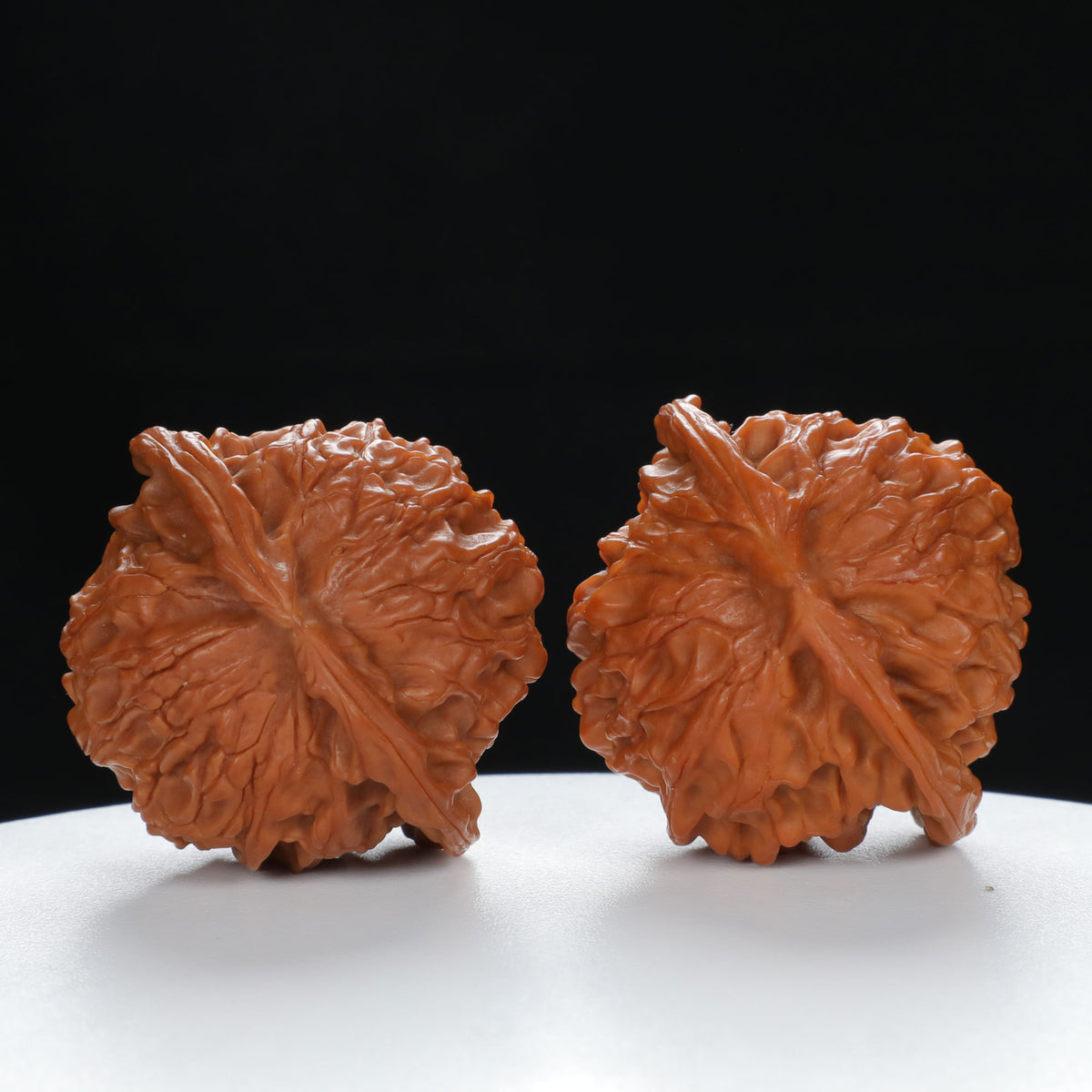 "Noble's Hat" Authentic entry level Wenwan Walnuts Pair | Size:43L*40W*37H | UPI:UR-00056
