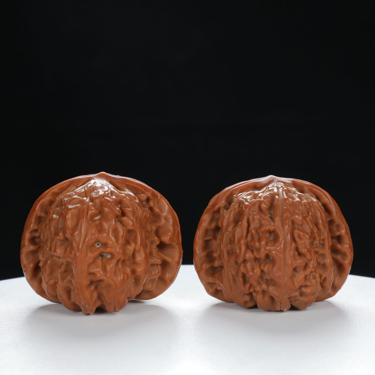 "Lion's Head" Original entry level Wenwan Walnuts Pair | Size:39L*39W*32H | UPI:UR-00057