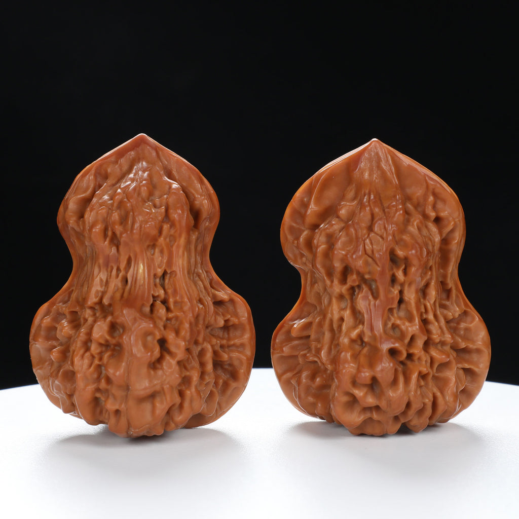 “Gourd” Natural Gourd-Shaped Wenwan Walnuts Pair | Size:39L*38W*50H | UPI:UR-00061